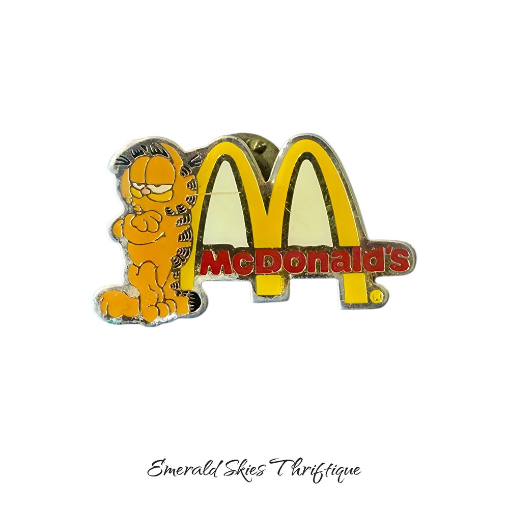 Vintage McDonalds Lapel Pin Garfield Leaning on Arches. Free ship